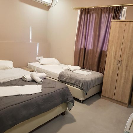 Lux Hotel Пирей Номер фото