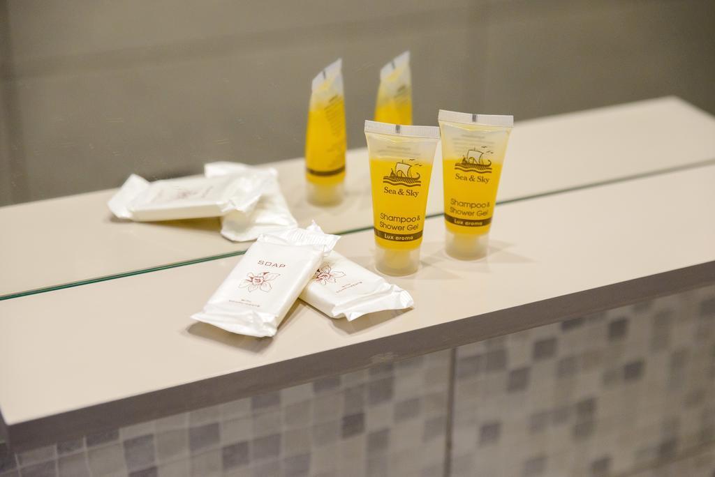 Lux Hotel Пирей Экстерьер фото