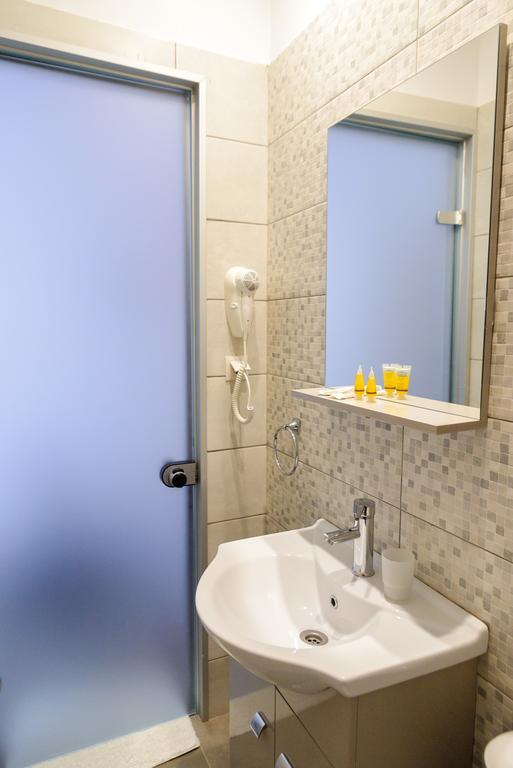 Lux Hotel Пирей Экстерьер фото