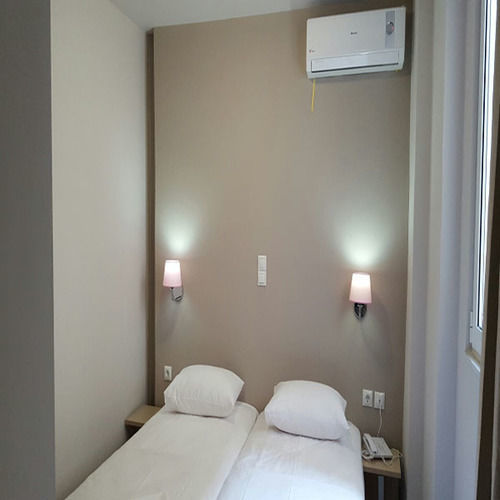 Lux Hotel Пирей Экстерьер фото
