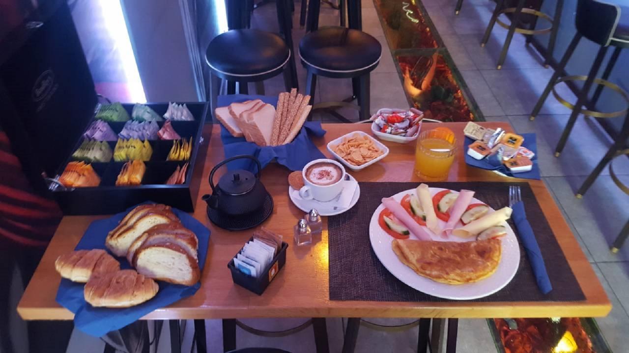 Lux Hotel Пирей Экстерьер фото