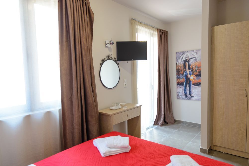 Lux Hotel Пирей Экстерьер фото