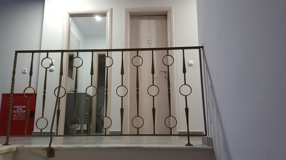 Lux Hotel Пирей Экстерьер фото