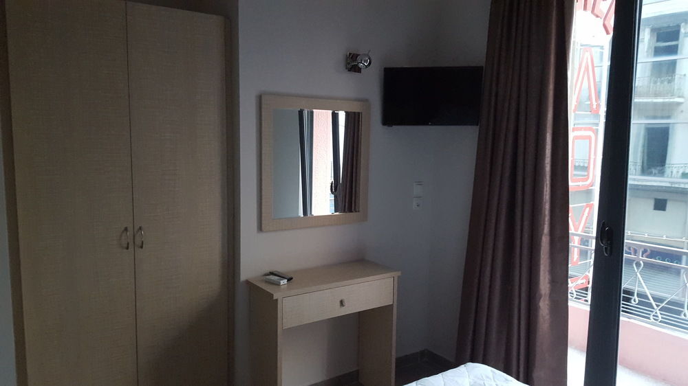 Lux Hotel Пирей Экстерьер фото