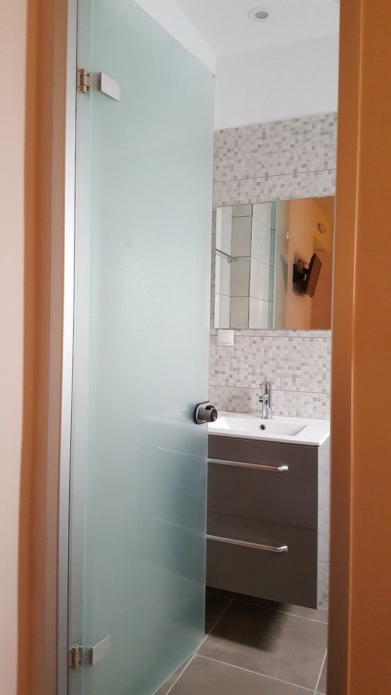 Lux Hotel Пирей Экстерьер фото
